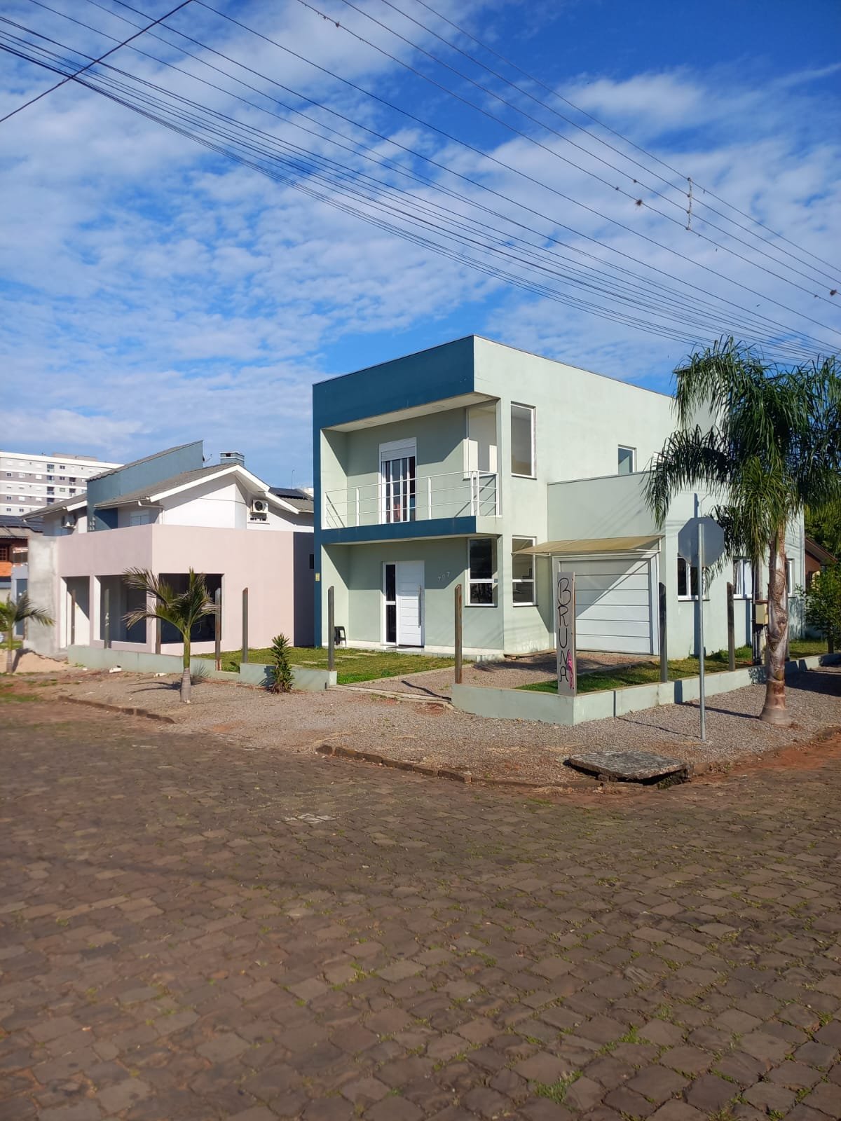 CASA+ SALA COMERCIAL Á VENDA EM NÃO-ME-TOQUE